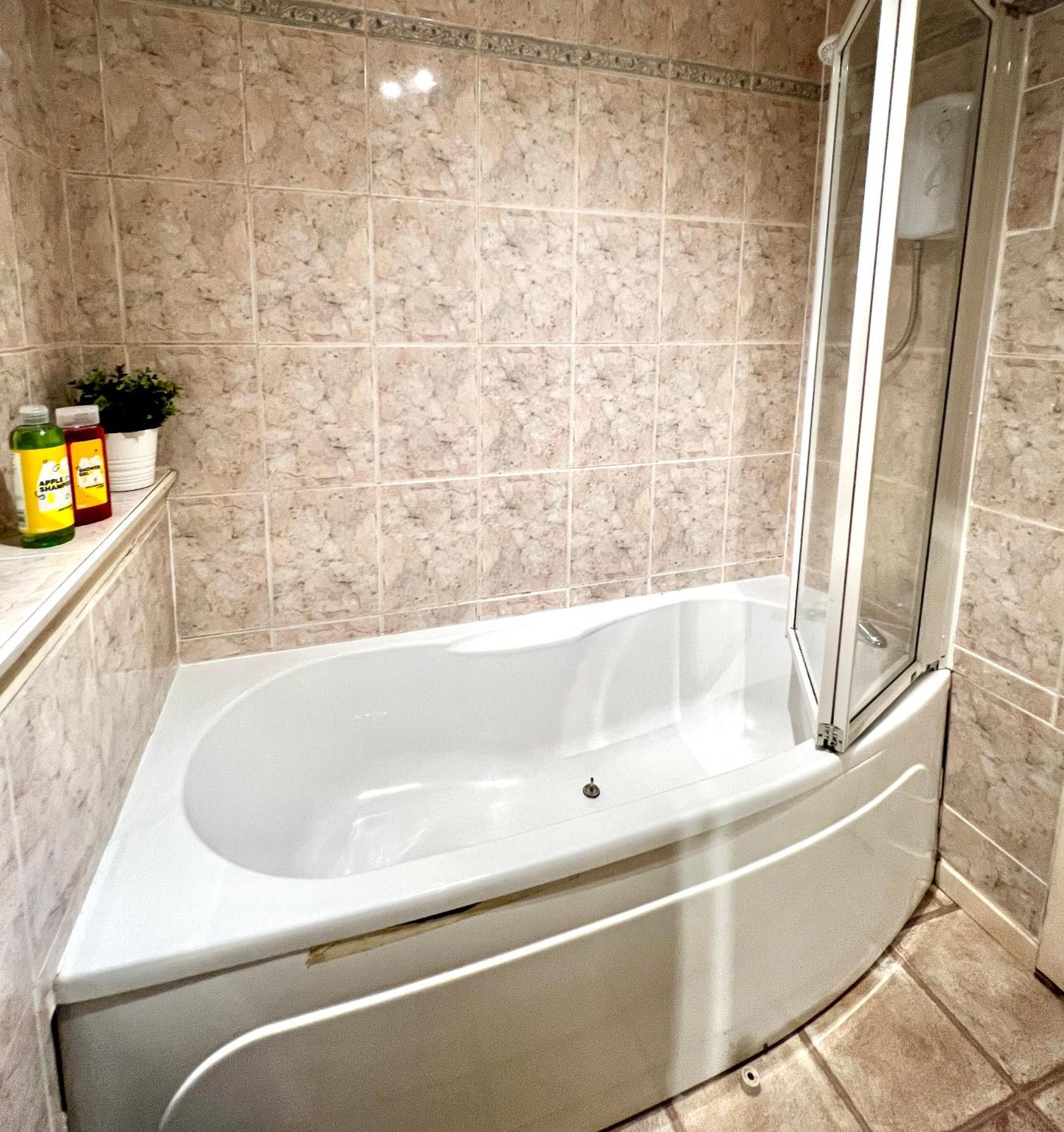 Ground Floor Flat With Free Parking & Wifi Lejlighed Glasgow Eksteriør billede